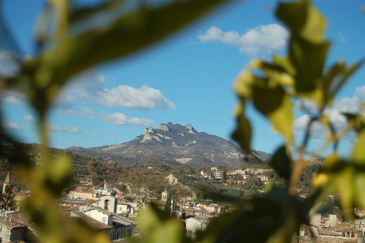A Casa Di Lola Bed & Breakfast Ascoli Piceno Bagian luar foto
