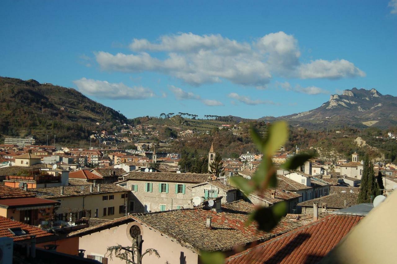 A Casa Di Lola Bed & Breakfast Ascoli Piceno Bagian luar foto