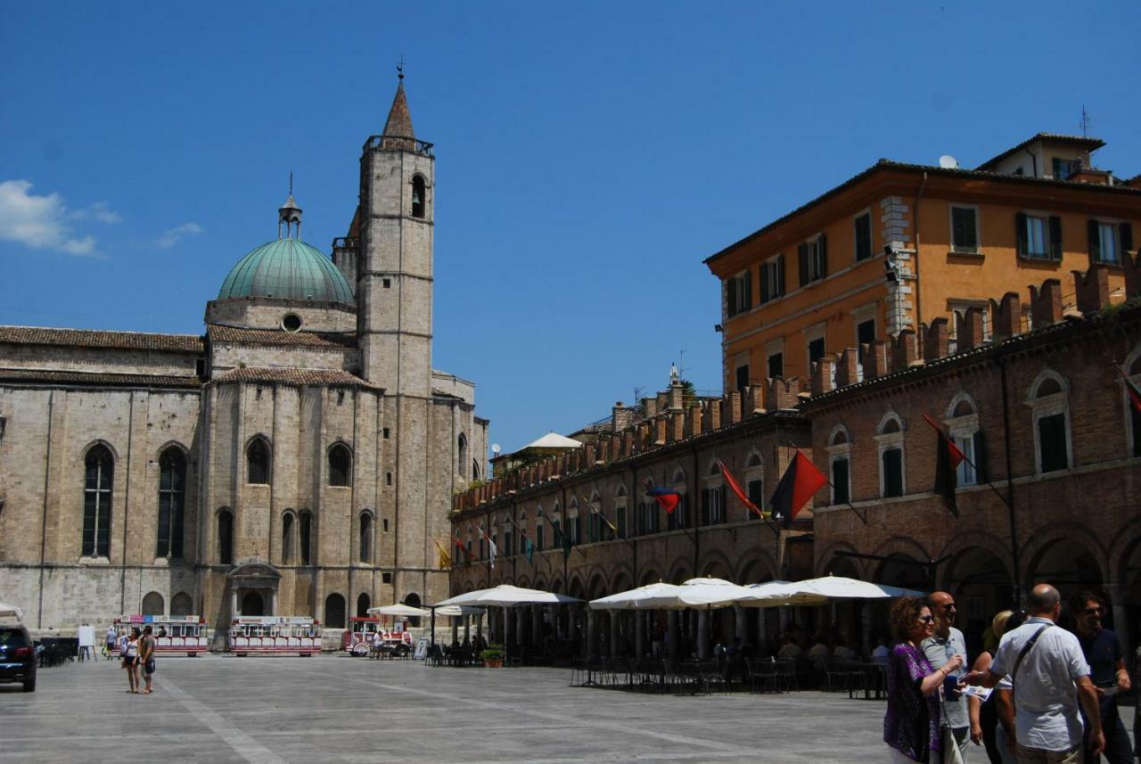 A Casa Di Lola Bed & Breakfast Ascoli Piceno Bagian luar foto