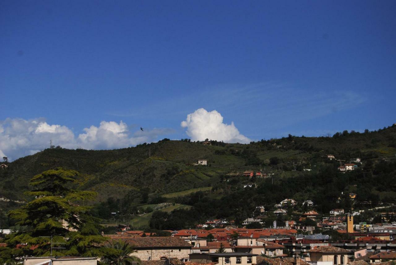 A Casa Di Lola Bed & Breakfast Ascoli Piceno Bagian luar foto